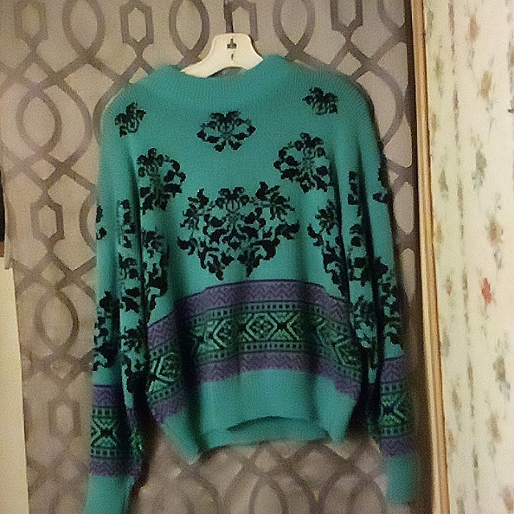 Women's sweater
